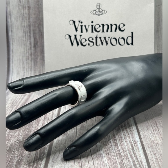 NEW VIVIENNE WESTWOOD King Ring Opal Orb Silver White Enamel + Box, Bag Dust Bag - Picture 1 of 10